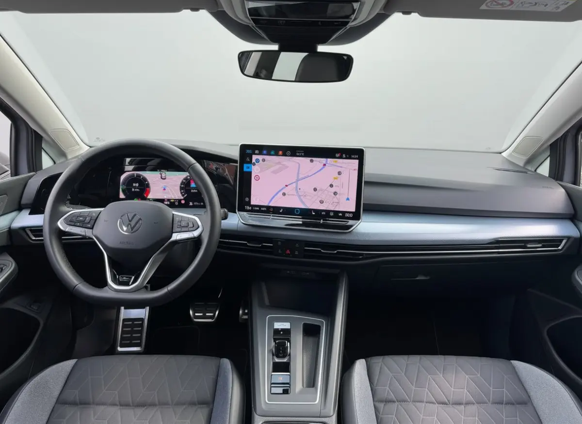 1.5 eHybrid 204PK DSG HYBRIDE LIFE CAMERA/NAVI/HEAD-UP/CARPLAY