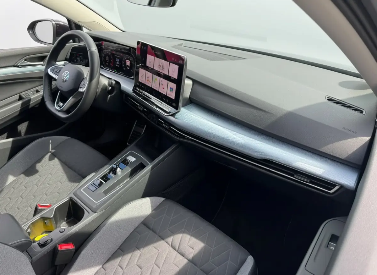 1.5 eHybrid 204PK DSG HYBRIDE LIFE CAMERA/NAVI/HEAD-UP/CARPLAY