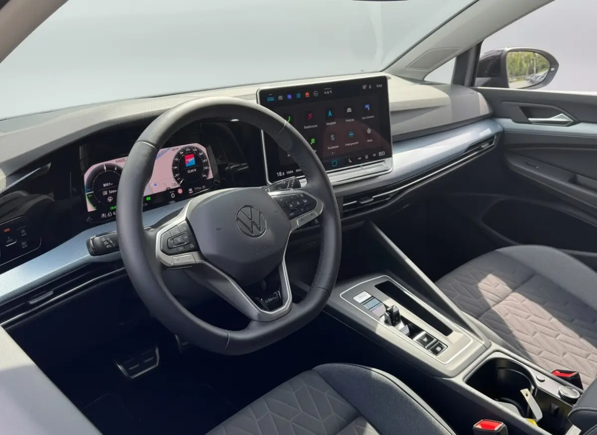1.5 eHybrid 204PK DSG HYBRIDE LIFE CAMERA/NAVI/HEAD-UP/CARPLAY