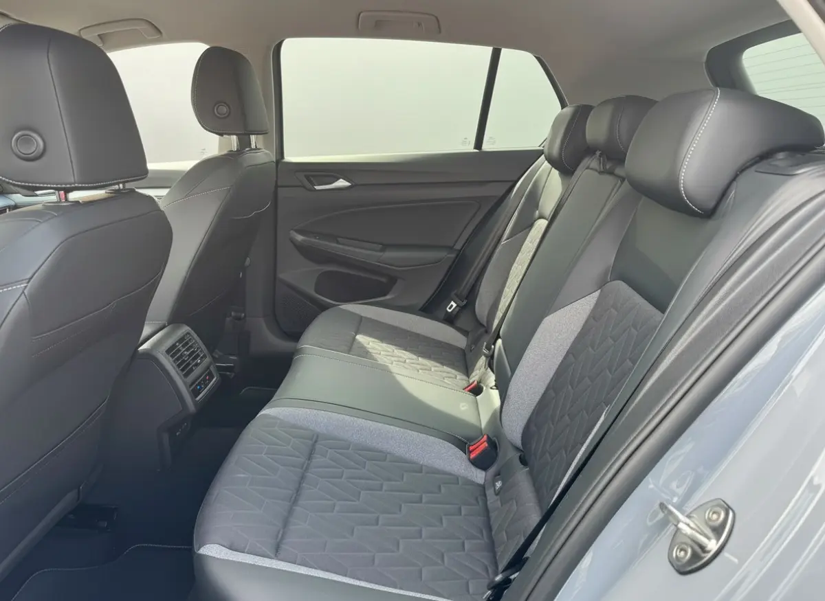 1.5 eHybrid 204PK DSG HYBRIDE LIFE CAMERA/NAVI/HEAD-UP/CARPLAY