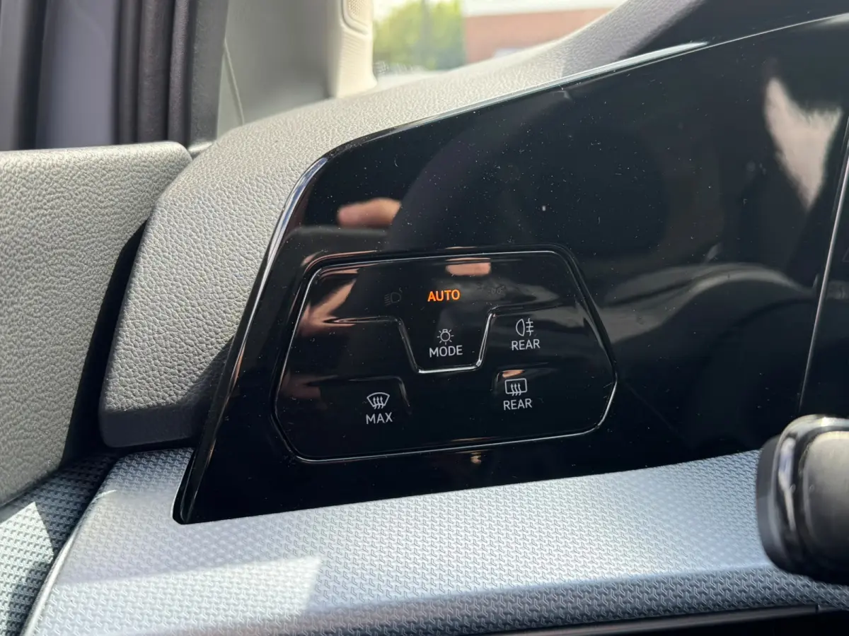 1.5 eHybrid 204PK DSG HYBRIDE LIFE CAMERA/NAVI/HEAD-UP/CARPLAY