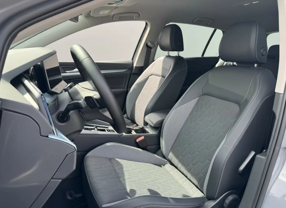 1.5 eHybrid 204PK DSG HYBRIDE LIFE CAMERA/NAVI/HEAD-UP/CARPLAY