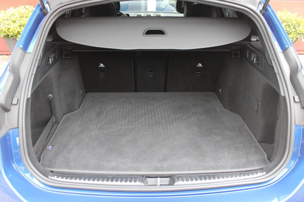 200 218PK Launch Edition AMG Line | FULL LEDEREN BEKLEDING | PANORAMISCH SCHUIF/KANTELDAK | DIGITAL LIGHT (MATRIX LED) | SFEERVERLICHTING | ELEKTRISCH VERSTELBARE VOORSTOELEN MET GEHEUGEN OP