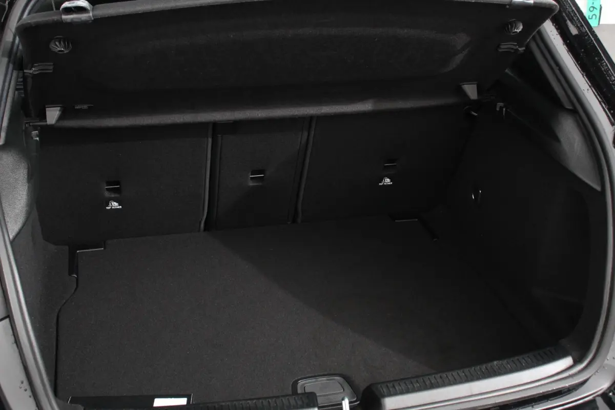 180 7-DCT Progressive Style Plus Navigatie Climate Control Camera Led 17"Lichtmetalen velgen Dab Half Leder Cruise control