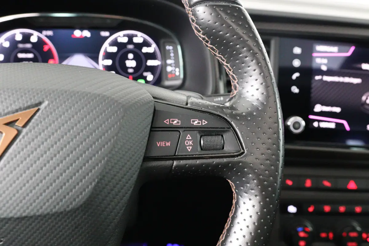 2.0 TSI Limited Edition | Akrapovic | Open Dak | Trekhaak wegklapbaar | LED | 360 Camera | Sfeerverlichting | Beats Audio | Stoelverwarming | BLIS | Clima | DAB | Cruise Adaptive