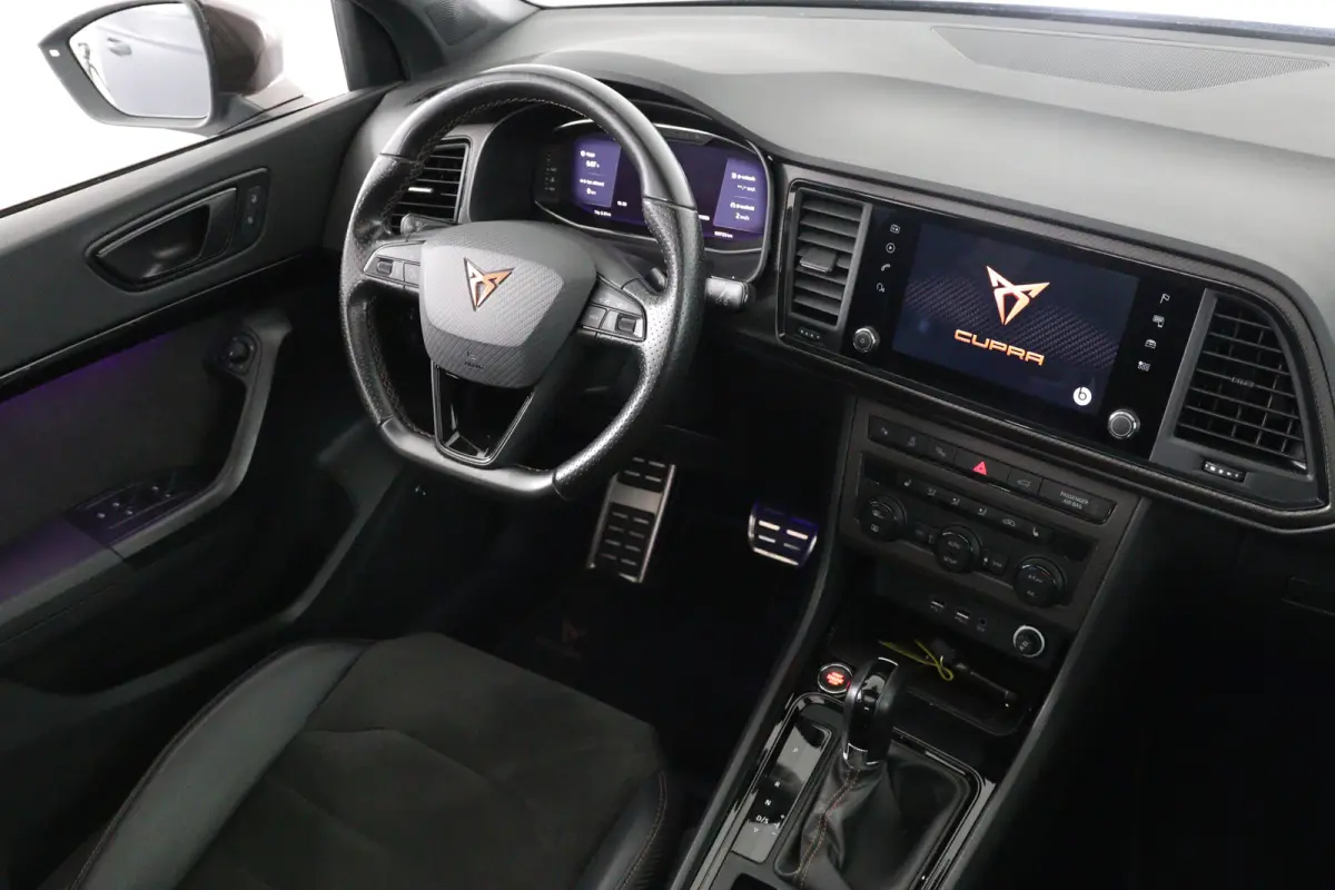 2.0 TSI Limited Edition | Akrapovic | Open Dak | Trekhaak wegklapbaar | LED | 360 Camera | Sfeerverlichting | Beats Audio | Stoelverwarming | BLIS | Clima | DAB | Cruise Adaptive