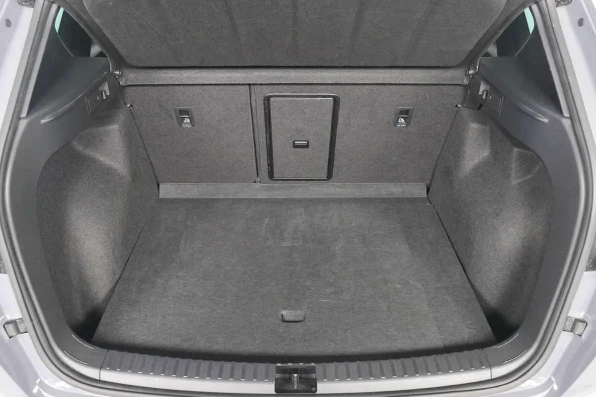 2.0 TSI Limited Edition | Akrapovic | Open Dak | Trekhaak wegklapbaar | LED | 360 Camera | Sfeerverlichting | Beats Audio | Stoelverwarming | BLIS | Clima | DAB | Cruise Adaptive