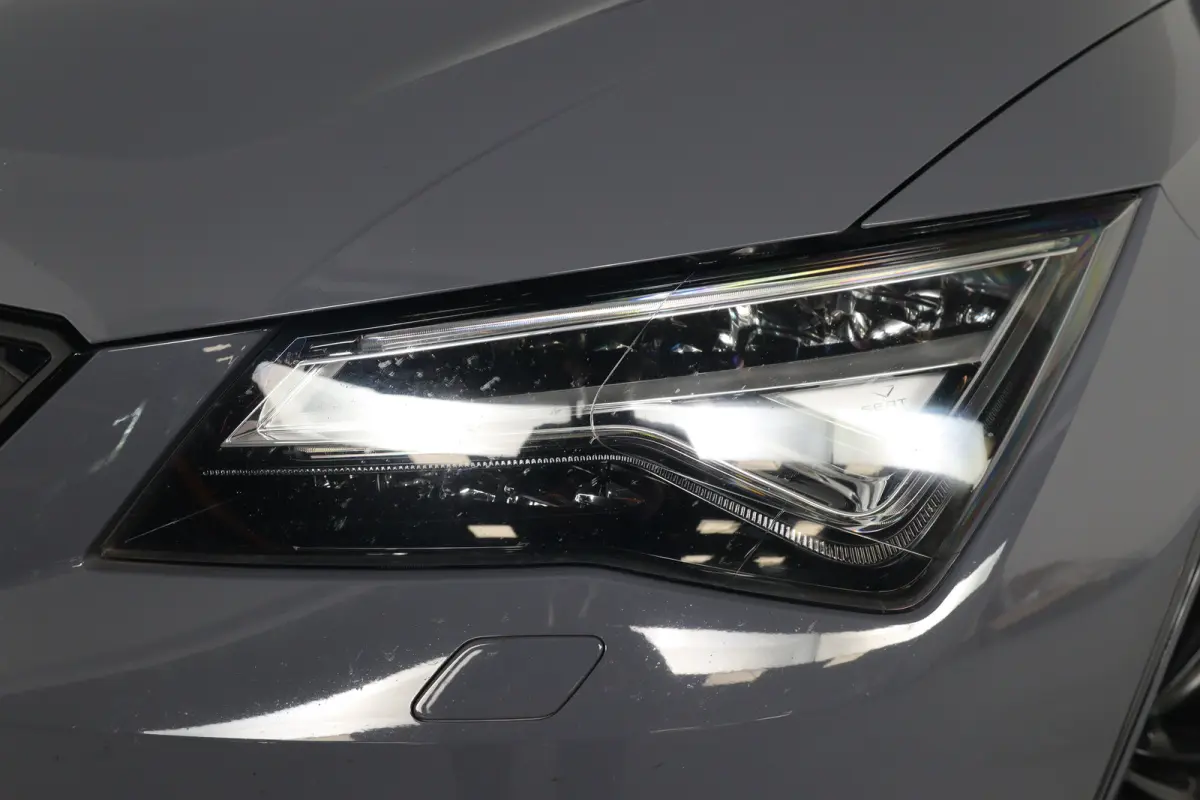 2.0 TSI Limited Edition | Akrapovic | Open Dak | Trekhaak wegklapbaar | LED | 360 Camera | Sfeerverlichting | Beats Audio | Stoelverwarming | BLIS | Clima | DAB | Cruise Adaptive