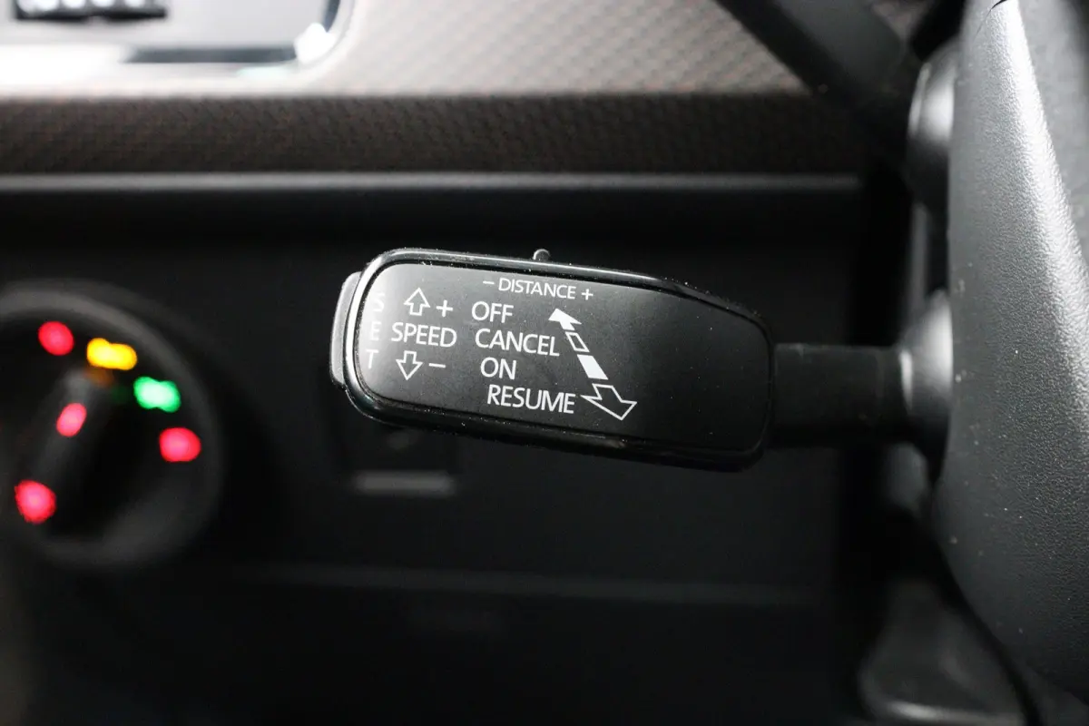 2.0 TSI Limited Edition | Akrapovic | Open Dak | Trekhaak wegklapbaar | LED | 360 Camera | Sfeerverlichting | Beats Audio | Stoelverwarming | BLIS | Clima | DAB | Cruise Adaptive