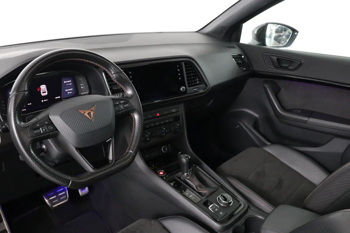 2.0 TSI Limited Edition | Akrapovic | Open Dak | Trekhaak wegklapbaar | LED | 360 Camera | Sfeerverlichting | Beats Audio | Stoelverwarming | BLIS | Clima | DAB | Cruise Adaptive