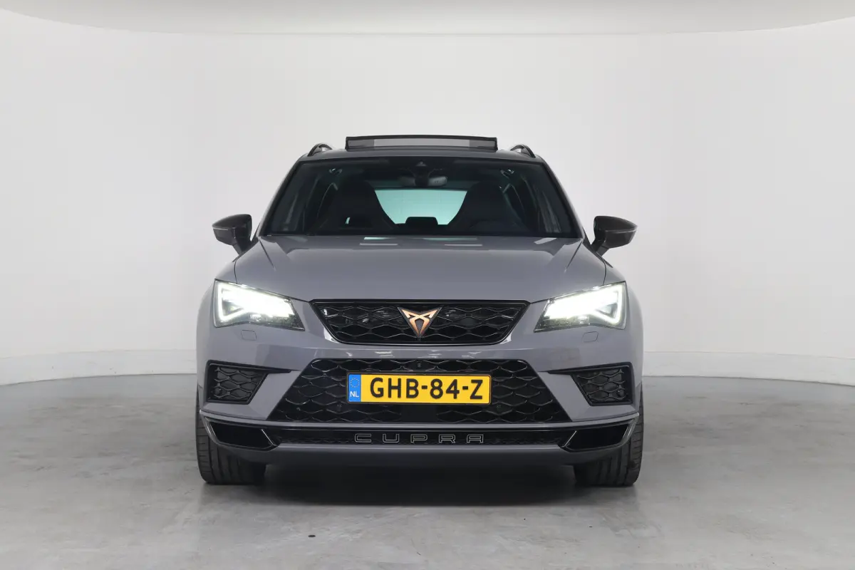 2.0 TSI Limited Edition | Akrapovic | Open Dak | Trekhaak wegklapbaar | LED | 360 Camera | Sfeerverlichting | Beats Audio | Stoelverwarming | BLIS | Clima | DAB | Cruise Adaptive