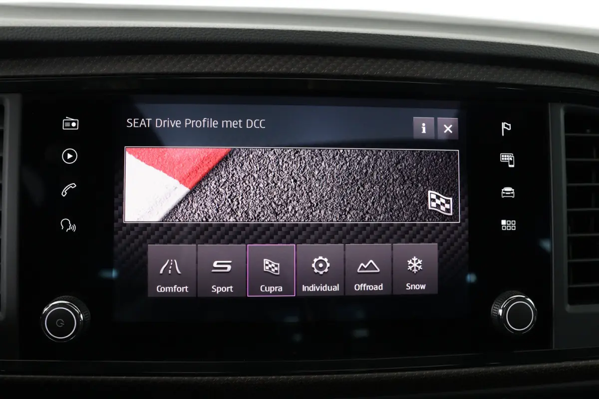 2.0 TSI Limited Edition | Akrapovic | Open Dak | Trekhaak wegklapbaar | LED | 360 Camera | Sfeerverlichting | Beats Audio | Stoelverwarming | BLIS | Clima | DAB | Cruise Adaptive