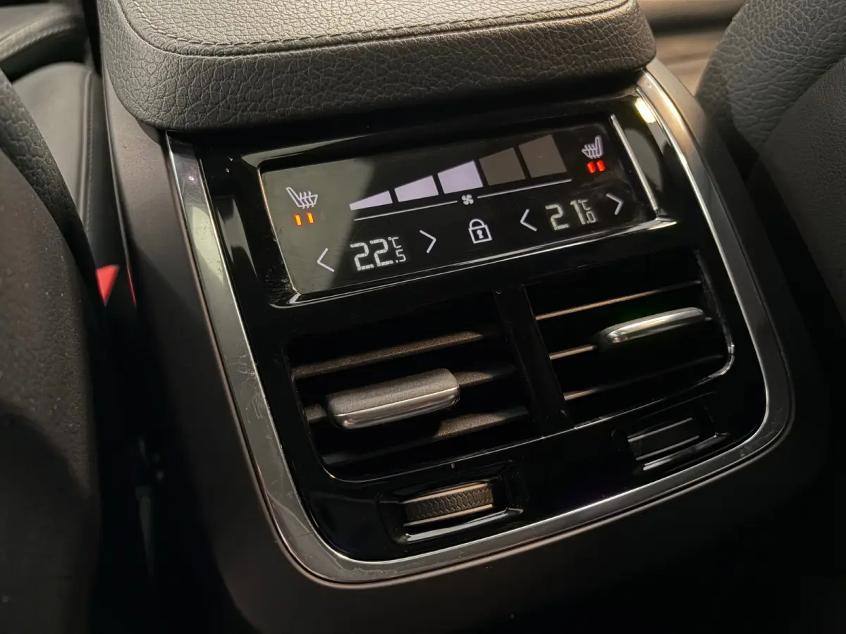 2.0 T8 Recharge AWD Inscription | Panoramadak | 7 Persoons | Harman/Kardon |
