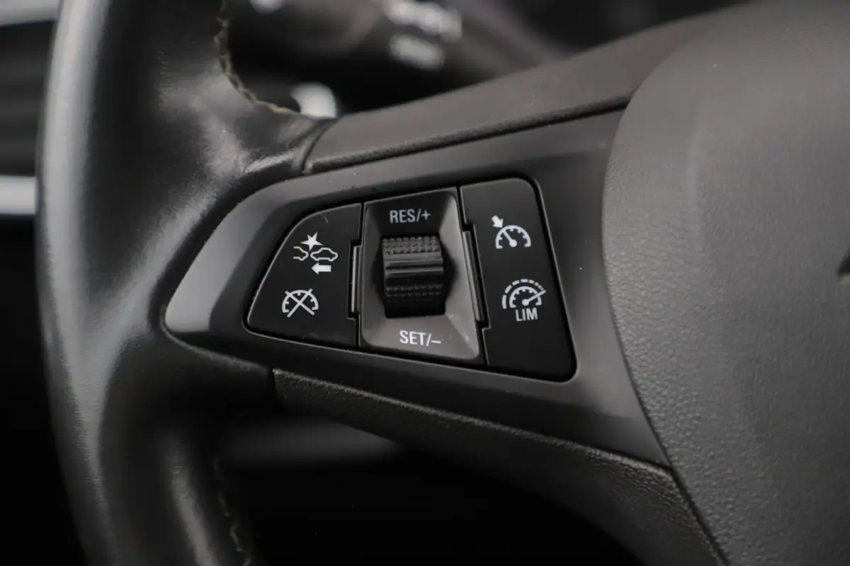 1.2 Design & Tech 110PK Sportstoelen Navigatie Achteruitrijcamera Carplay Android LMV Airco Cruise Control