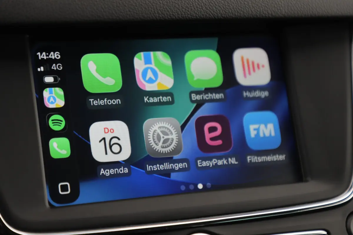 1.2 Design & Tech 110PK Sportstoelen Navigatie Achteruitrijcamera Carplay Android LMV Airco Cruise Control
