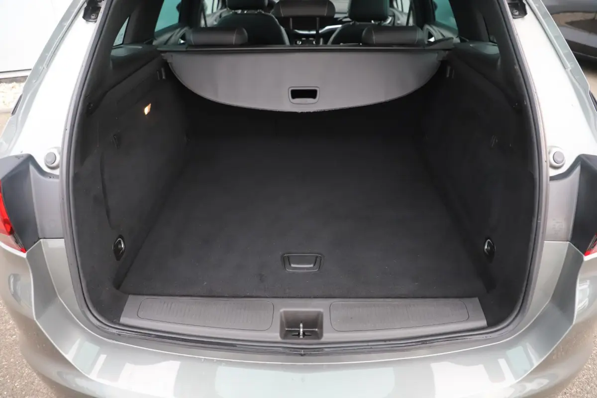 1.2 Design & Tech 110PK Sportstoelen Navigatie Achteruitrijcamera Carplay Android LMV Airco Cruise Control