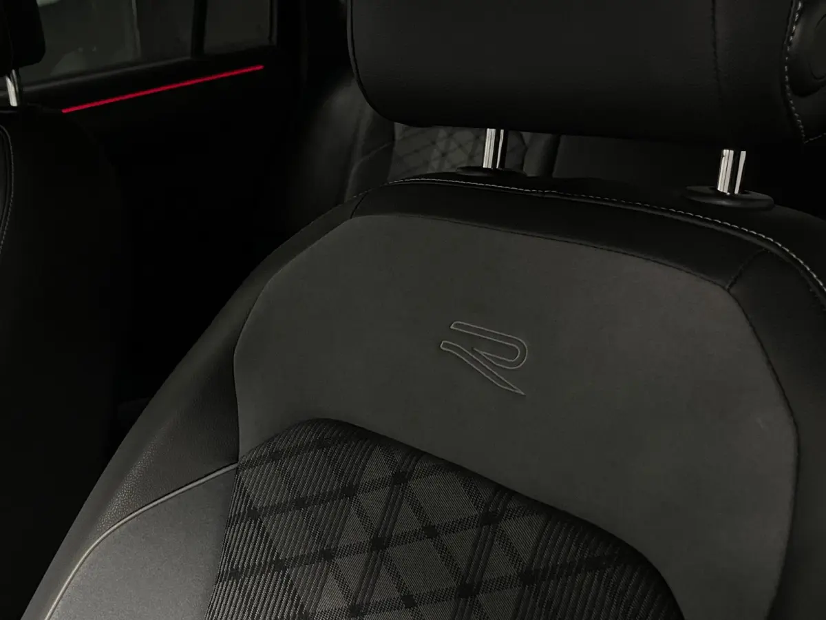 1.4 TSI eHybrid 3 X R-Line Blackstyle Pano 360 Keyless Headup 20 inch