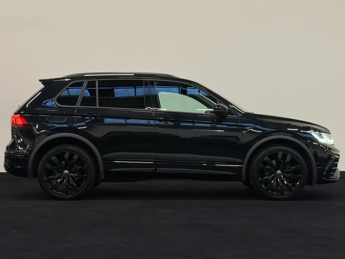 1.4 TSI eHybrid 3 X R-Line Blackstyle Pano 360 Keyless Headup 20 inch