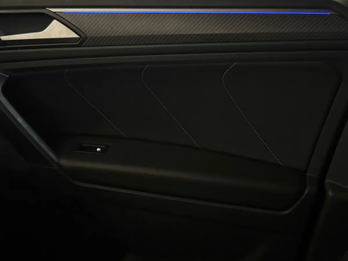 1.4 TSI eHybrid 3 X R-Line Blackstyle Pano 360 Keyless Headup 20 inch