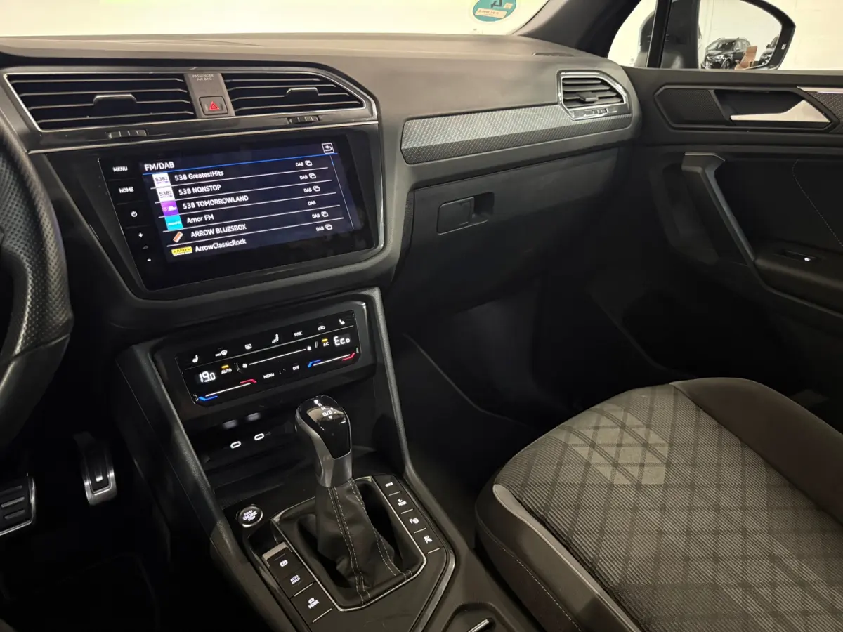 1.4 TSI eHybrid 3 X R-Line Blackstyle Pano 360 Keyless Headup 20 inch