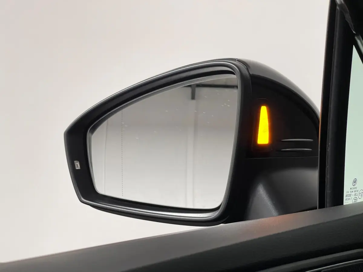 1.4 TSI eHybrid 3 X R-Line Blackstyle Pano 360 Keyless Headup 20 inch