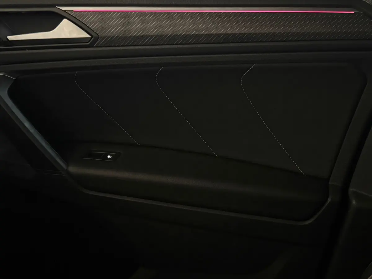 1.4 TSI eHybrid 3 X R-Line Blackstyle Pano 360 Keyless Headup 20 inch