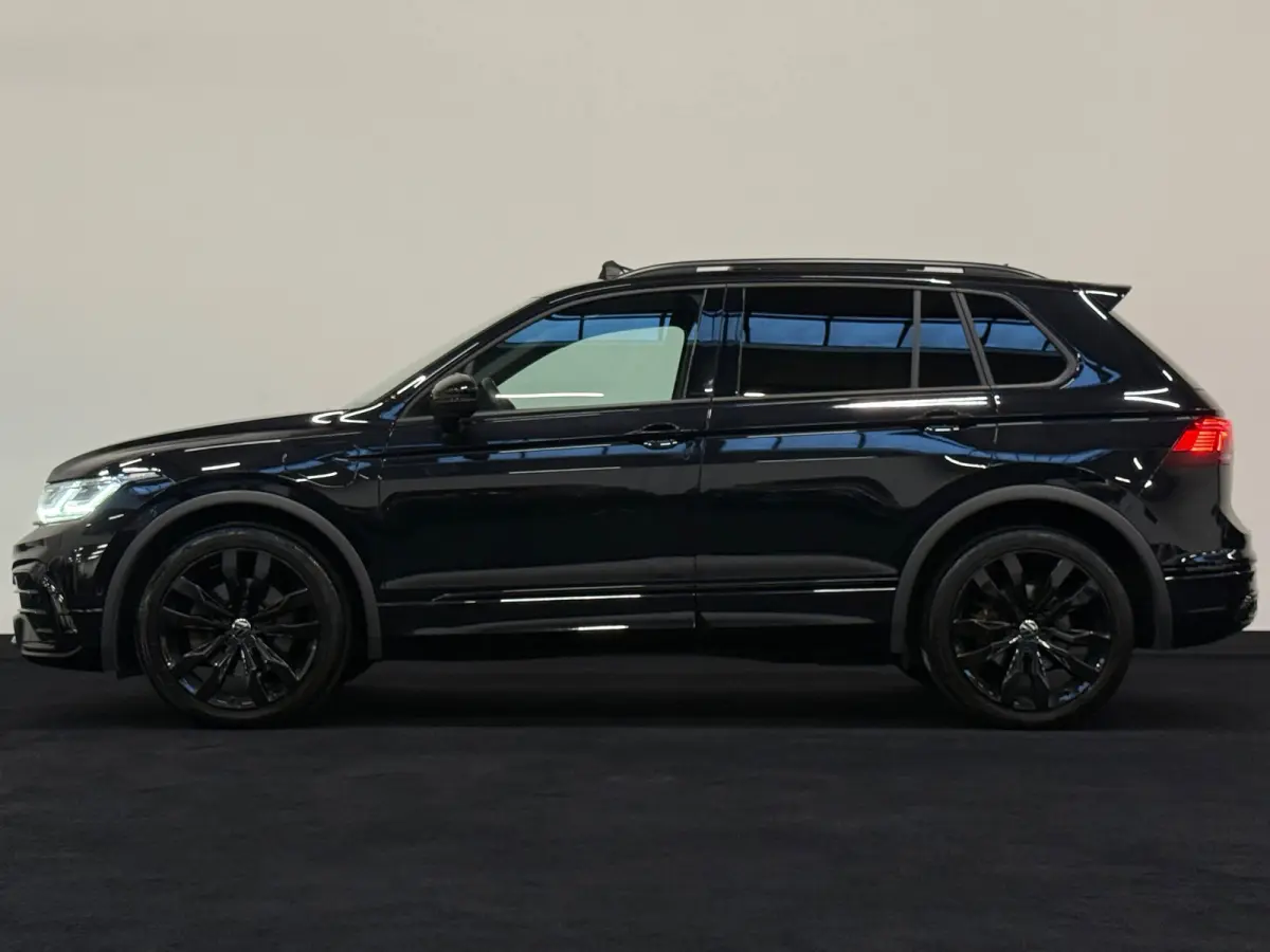 1.4 TSI eHybrid 3 X R-Line Blackstyle Pano 360 Keyless Headup 20 inch
