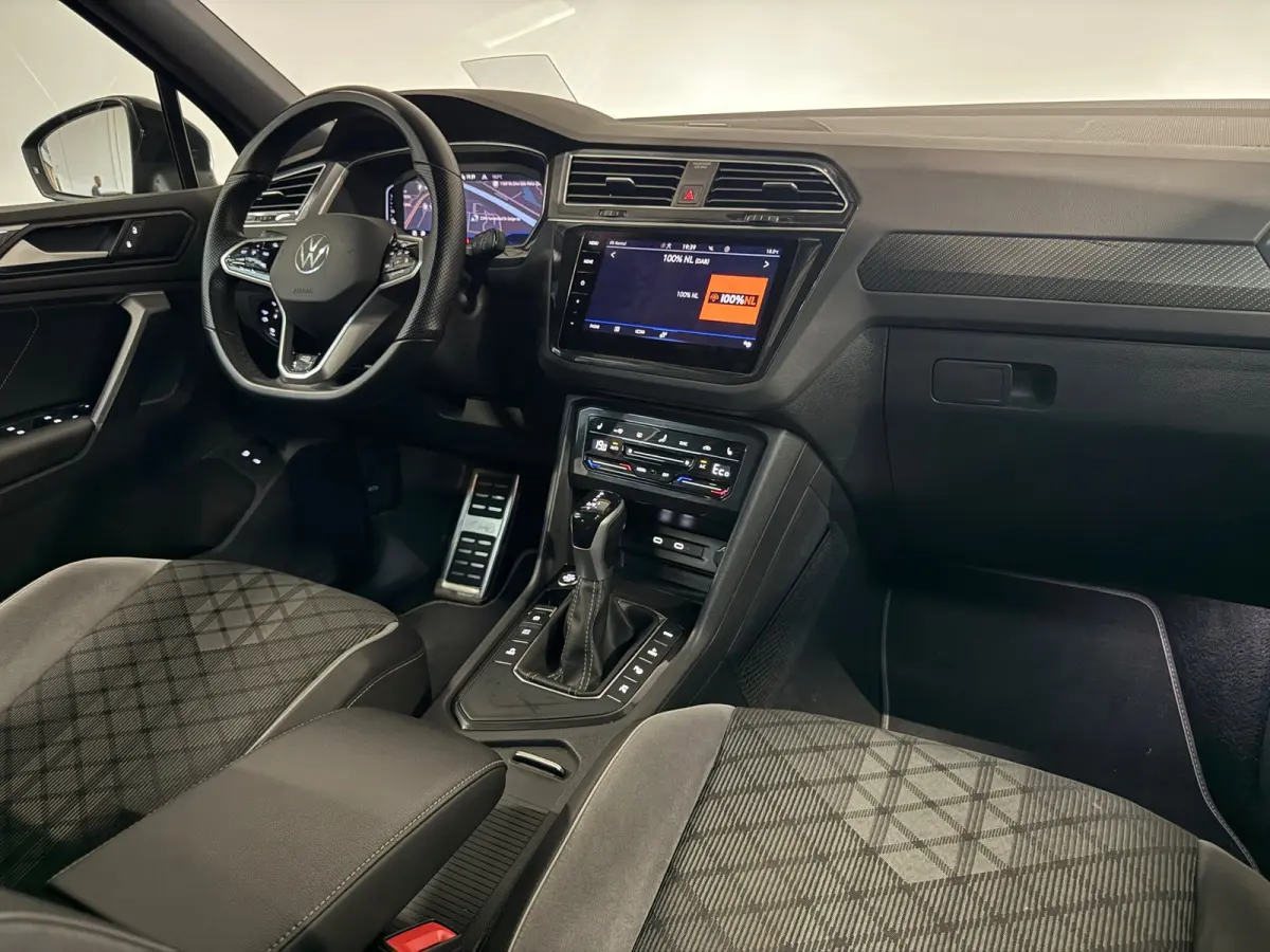 1.4 TSI eHybrid 3 X R-Line Blackstyle Pano 360 Keyless Headup 20 inch