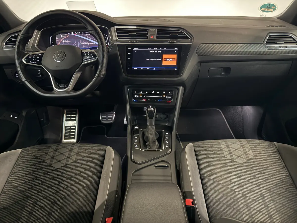 1.4 TSI eHybrid 3 X R-Line Blackstyle Pano 360 Keyless Headup 20 inch