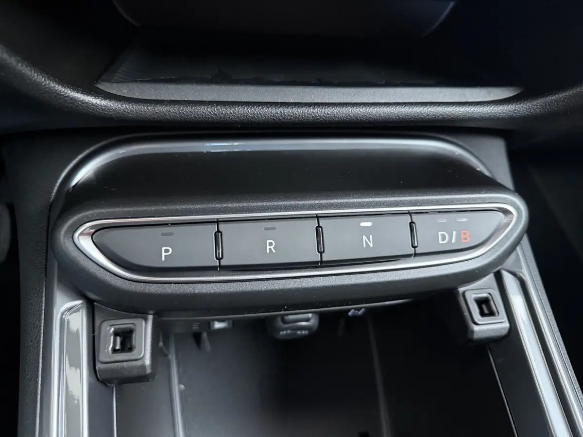 Sport | 10,25" touchscreen radio met Bluetooth, DAB & USB | Automatische airconditioning | Cruise control