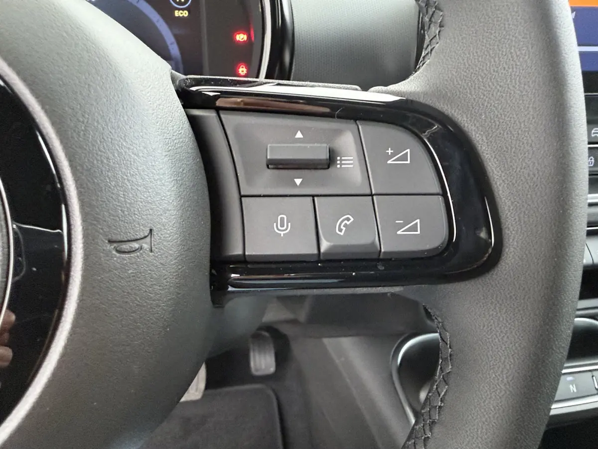 Sport | 10,25" touchscreen radio met Bluetooth, DAB & USB | Automatische airconditioning | Cruise control