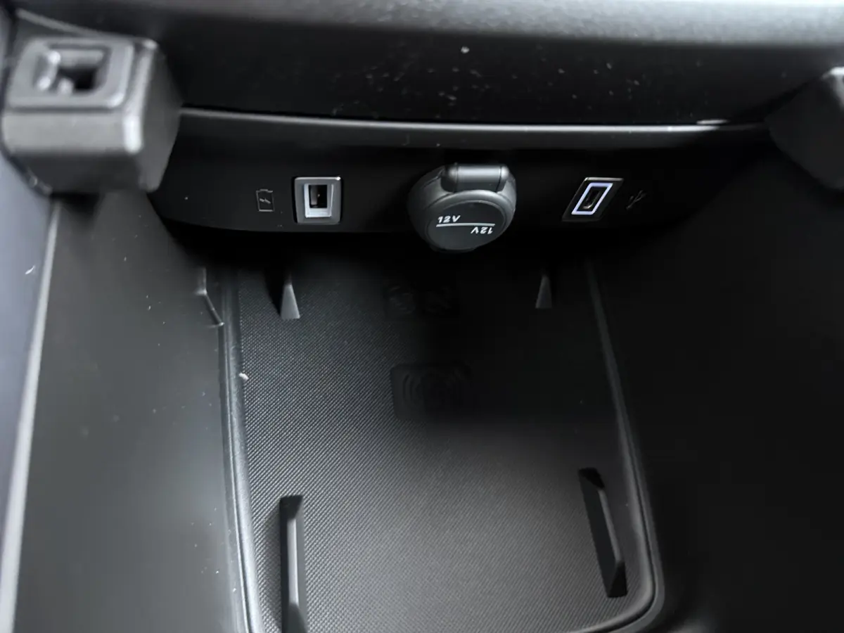 Sport | 10,25" touchscreen radio met Bluetooth, DAB & USB | Automatische airconditioning | Cruise control