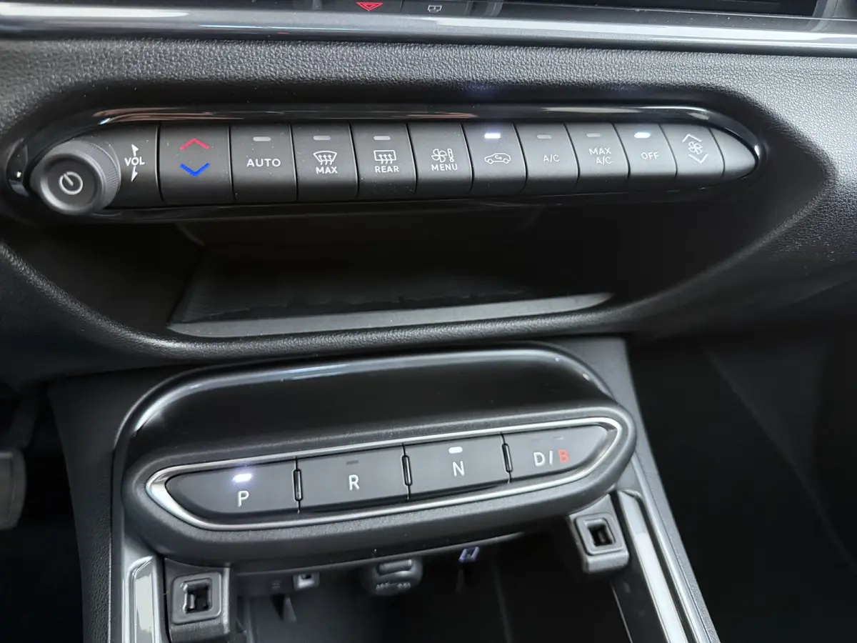 Sport | 10,25" touchscreen radio met Bluetooth, DAB & USB | Automatische airconditioning | Cruise control