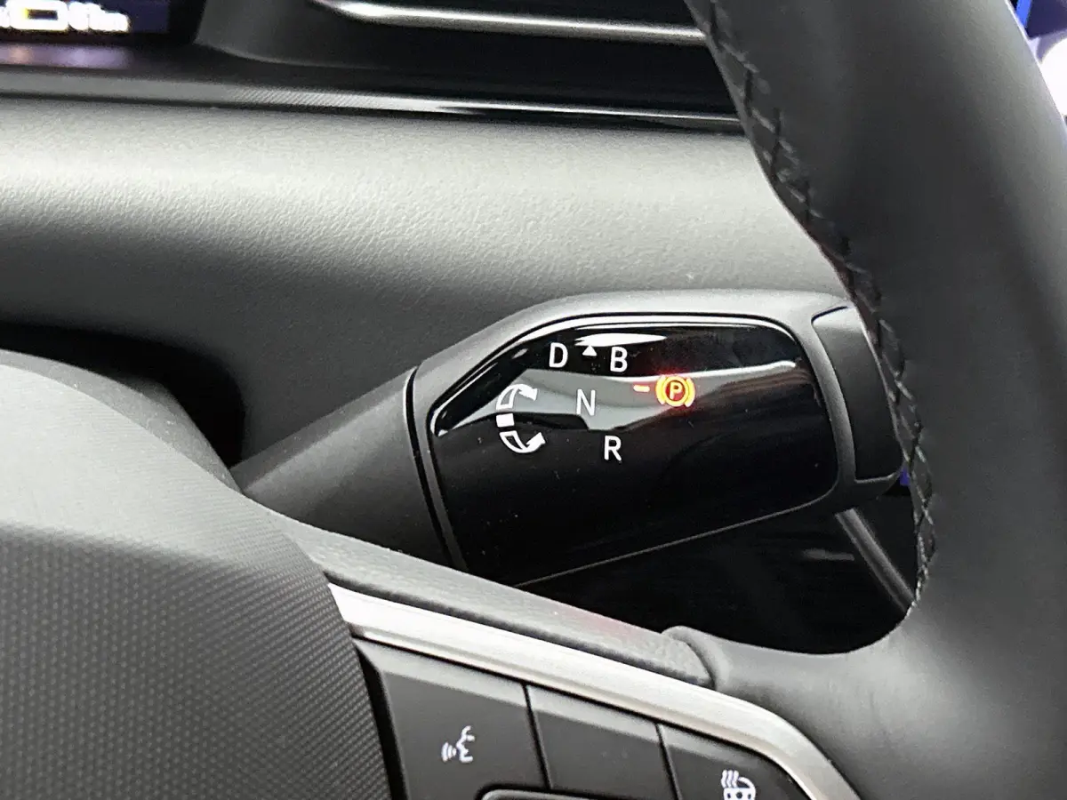 Limited Edition 59 kWh 204pk | Demo | Trekhaak | Apple Carplay | Camera | Dodehoeksensoren | Stoelverwarming | LED Koplampen |  Head-up display | Android Auto | Parkeersensoren | Stuurverwar