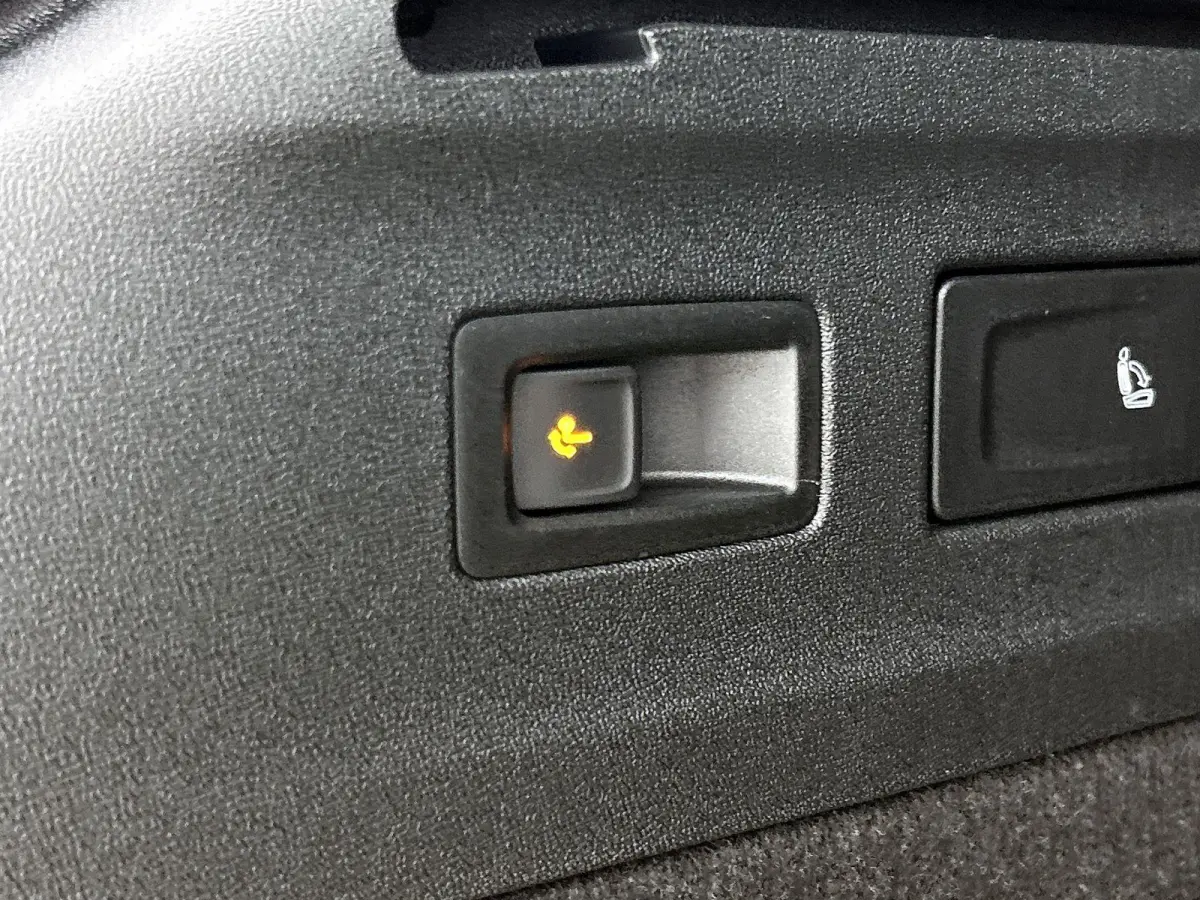 Limited Edition 59 kWh 204pk | Demo | Trekhaak | Apple Carplay | Camera | Dodehoeksensoren | Stoelverwarming | LED Koplampen |  Head-up display | Android Auto | Parkeersensoren | Stuurverwar