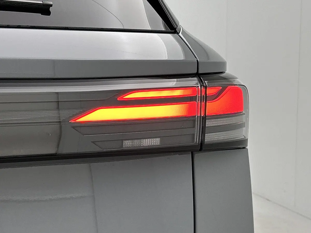 Limited Edition 59 kWh 204pk | Demo | Trekhaak | Apple Carplay | Camera | Dodehoeksensoren | Stoelverwarming | LED Koplampen |  Head-up display | Android Auto | Parkeersensoren | Stuurverwar