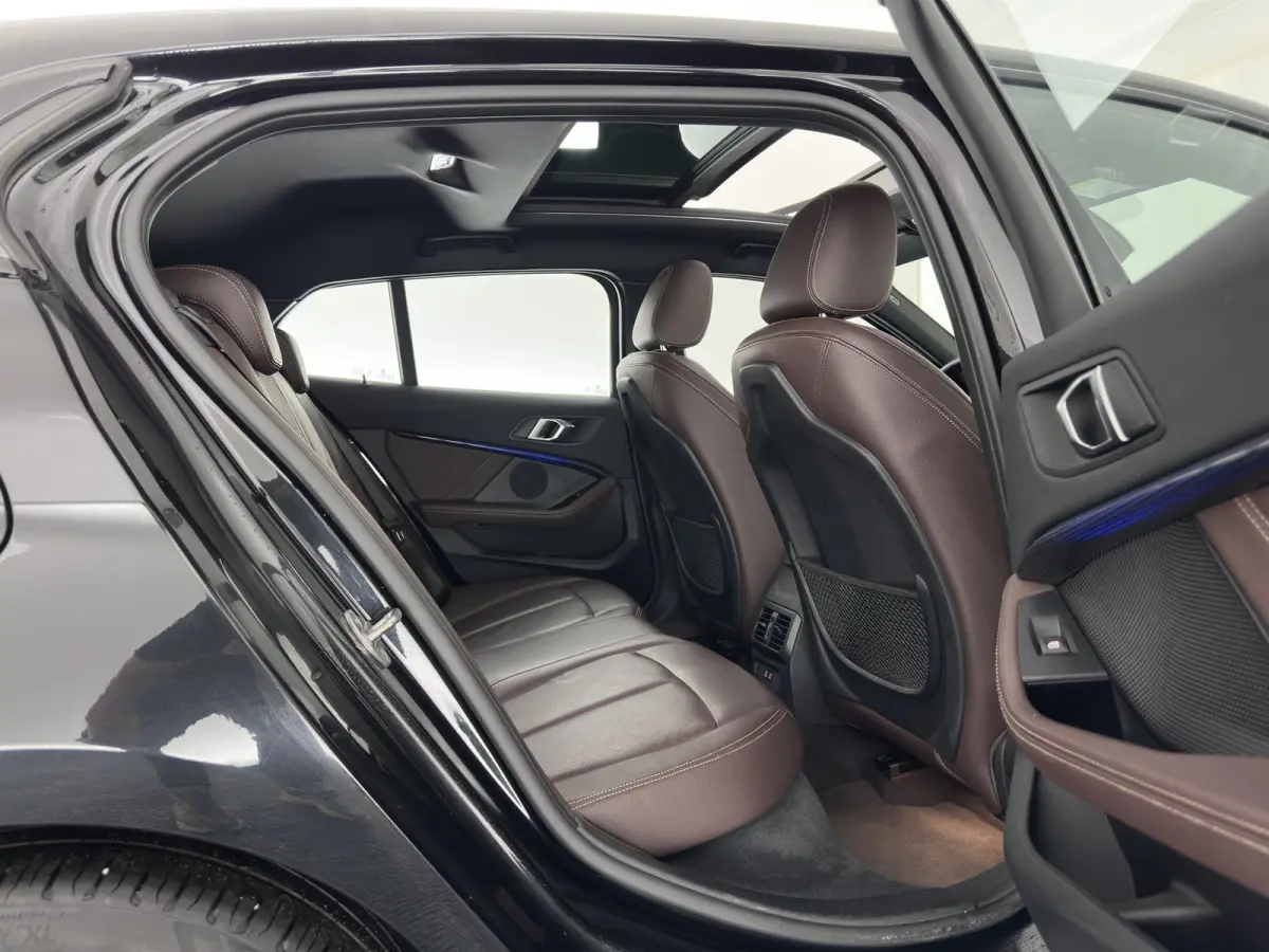 118i High Executive Edition (INCL-BTW) Aut.*M-SPORT-CUPSEATS | PANO | FULL-LED | DIGI-COCKPIT | HIFI-SOUND | CAMERA | NAVI-FULLMAP | AMBIENTLIGHT | PRIVACY-GLASS | ECC | CARBON-INLAY | PDC |