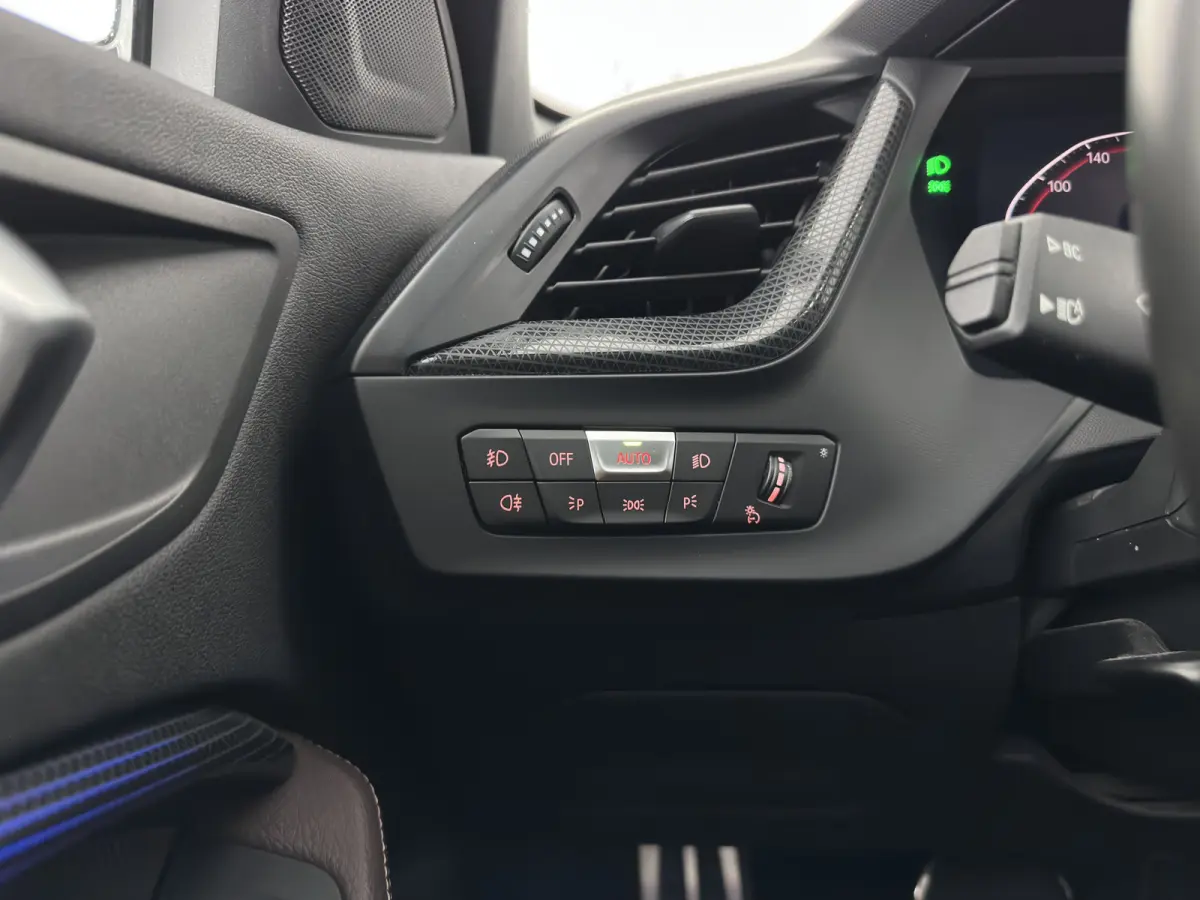 118i High Executive Edition (INCL-BTW) Aut.*M-SPORT-CUPSEATS | PANO | FULL-LED | DIGI-COCKPIT | HIFI-SOUND | CAMERA | NAVI-FULLMAP | AMBIENTLIGHT | PRIVACY-GLASS | ECC | CARBON-INLAY | PDC |