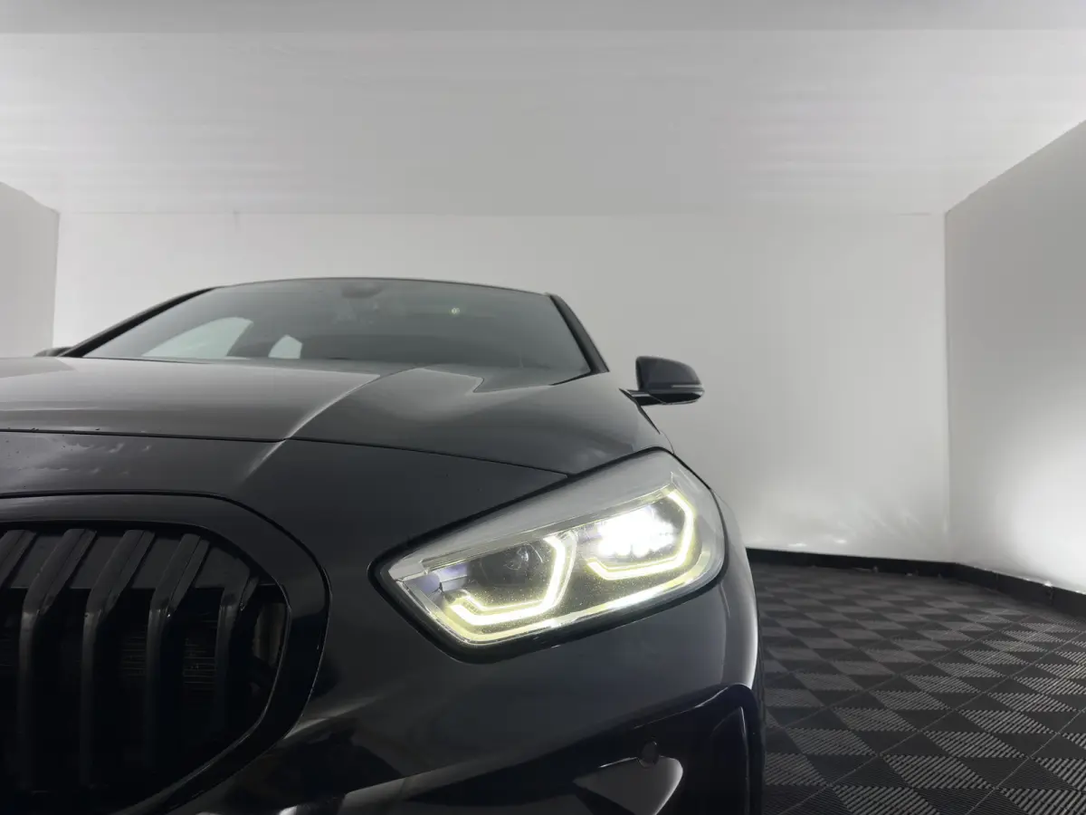 118i High Executive Edition (INCL-BTW) Aut.*M-SPORT-CUPSEATS | PANO | FULL-LED | DIGI-COCKPIT | HIFI-SOUND | CAMERA | NAVI-FULLMAP | AMBIENTLIGHT | PRIVACY-GLASS | ECC | CARBON-INLAY | PDC |