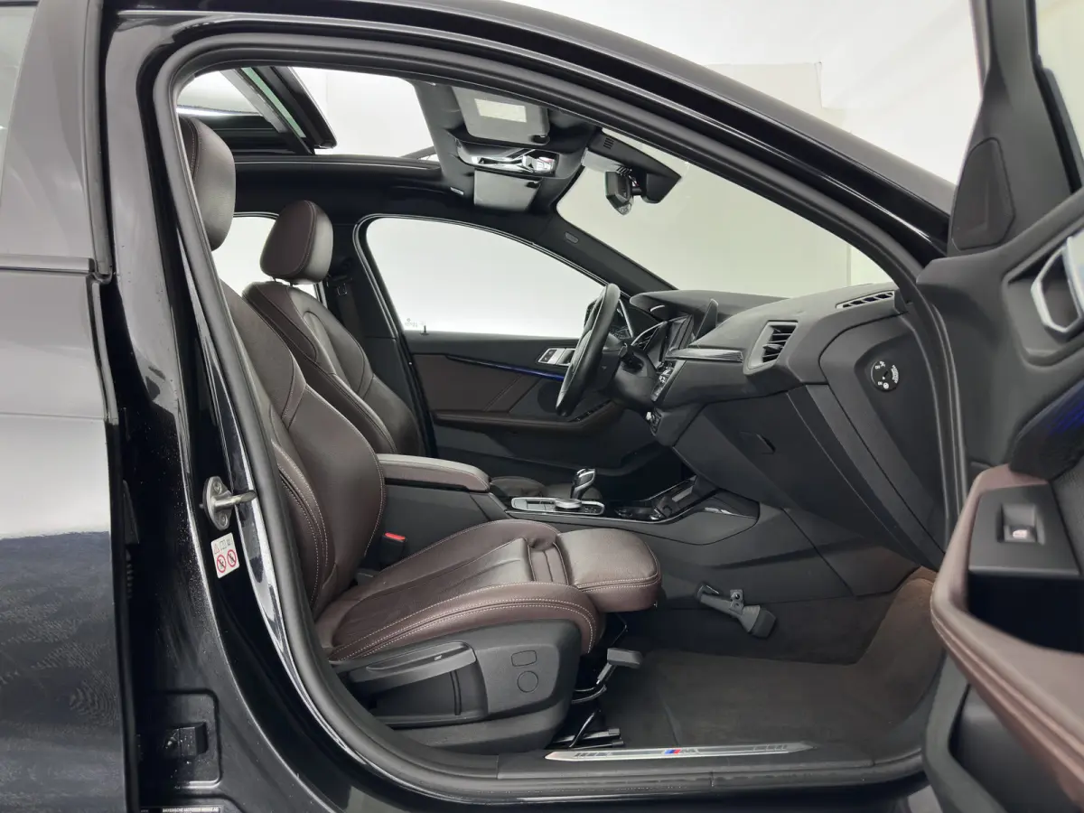 118i High Executive Edition (INCL-BTW) Aut.*M-SPORT-CUPSEATS | PANO | FULL-LED | DIGI-COCKPIT | HIFI-SOUND | CAMERA | NAVI-FULLMAP | AMBIENTLIGHT | PRIVACY-GLASS | ECC | CARBON-INLAY | PDC |