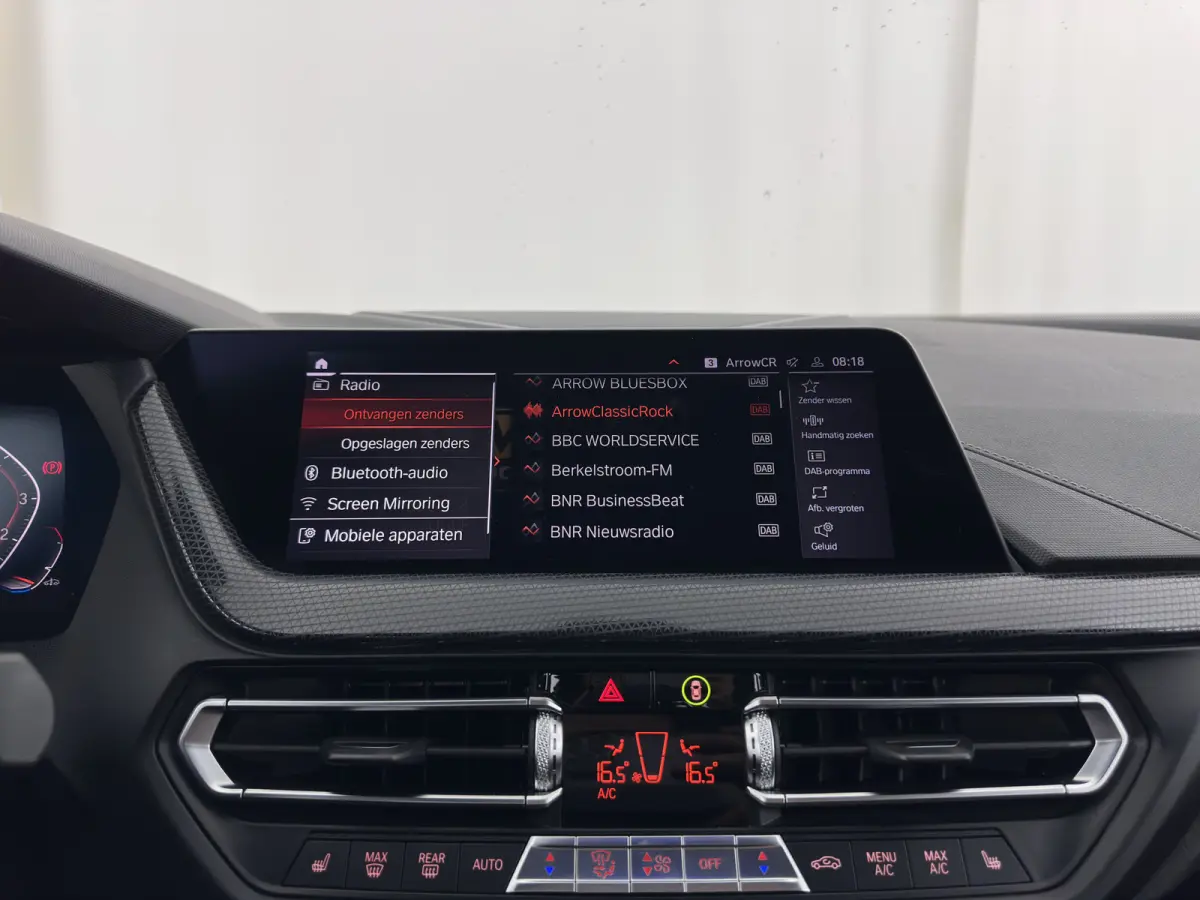 118i High Executive Edition (INCL-BTW) Aut.*M-SPORT-CUPSEATS | PANO | FULL-LED | DIGI-COCKPIT | HIFI-SOUND | CAMERA | NAVI-FULLMAP | AMBIENTLIGHT | PRIVACY-GLASS | ECC | CARBON-INLAY | PDC |