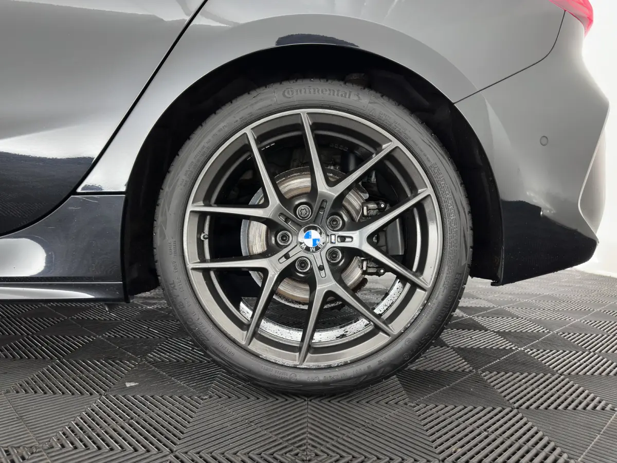 118i High Executive Edition (INCL-BTW) Aut.*M-SPORT-CUPSEATS | PANO | FULL-LED | DIGI-COCKPIT | HIFI-SOUND | CAMERA | NAVI-FULLMAP | AMBIENTLIGHT | PRIVACY-GLASS | ECC | CARBON-INLAY | PDC |