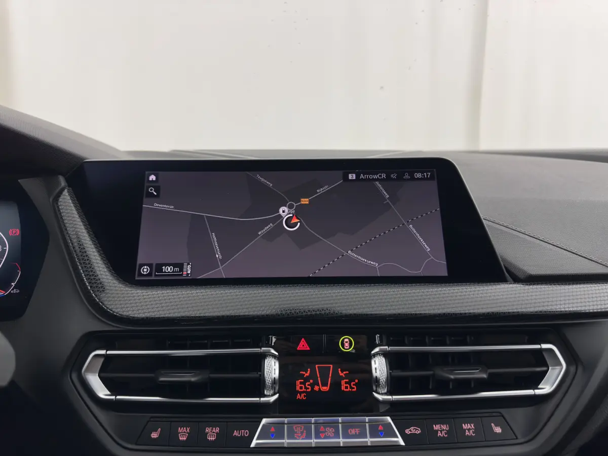 118i High Executive Edition (INCL-BTW) Aut.*M-SPORT-CUPSEATS | PANO | FULL-LED | DIGI-COCKPIT | HIFI-SOUND | CAMERA | NAVI-FULLMAP | AMBIENTLIGHT | PRIVACY-GLASS | ECC | CARBON-INLAY | PDC |