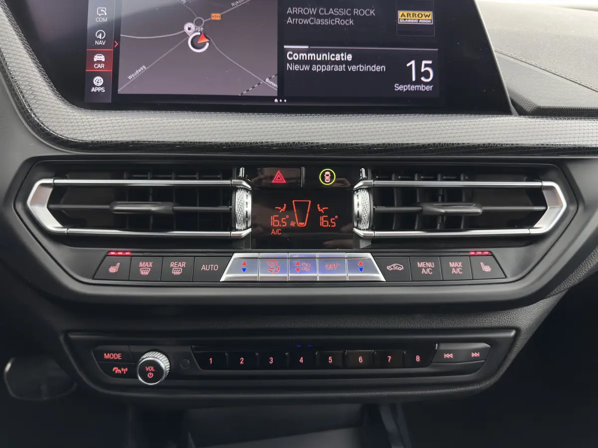 118i High Executive Edition (INCL-BTW) Aut.*M-SPORT-CUPSEATS | PANO | FULL-LED | DIGI-COCKPIT | HIFI-SOUND | CAMERA | NAVI-FULLMAP | AMBIENTLIGHT | PRIVACY-GLASS | ECC | CARBON-INLAY | PDC |