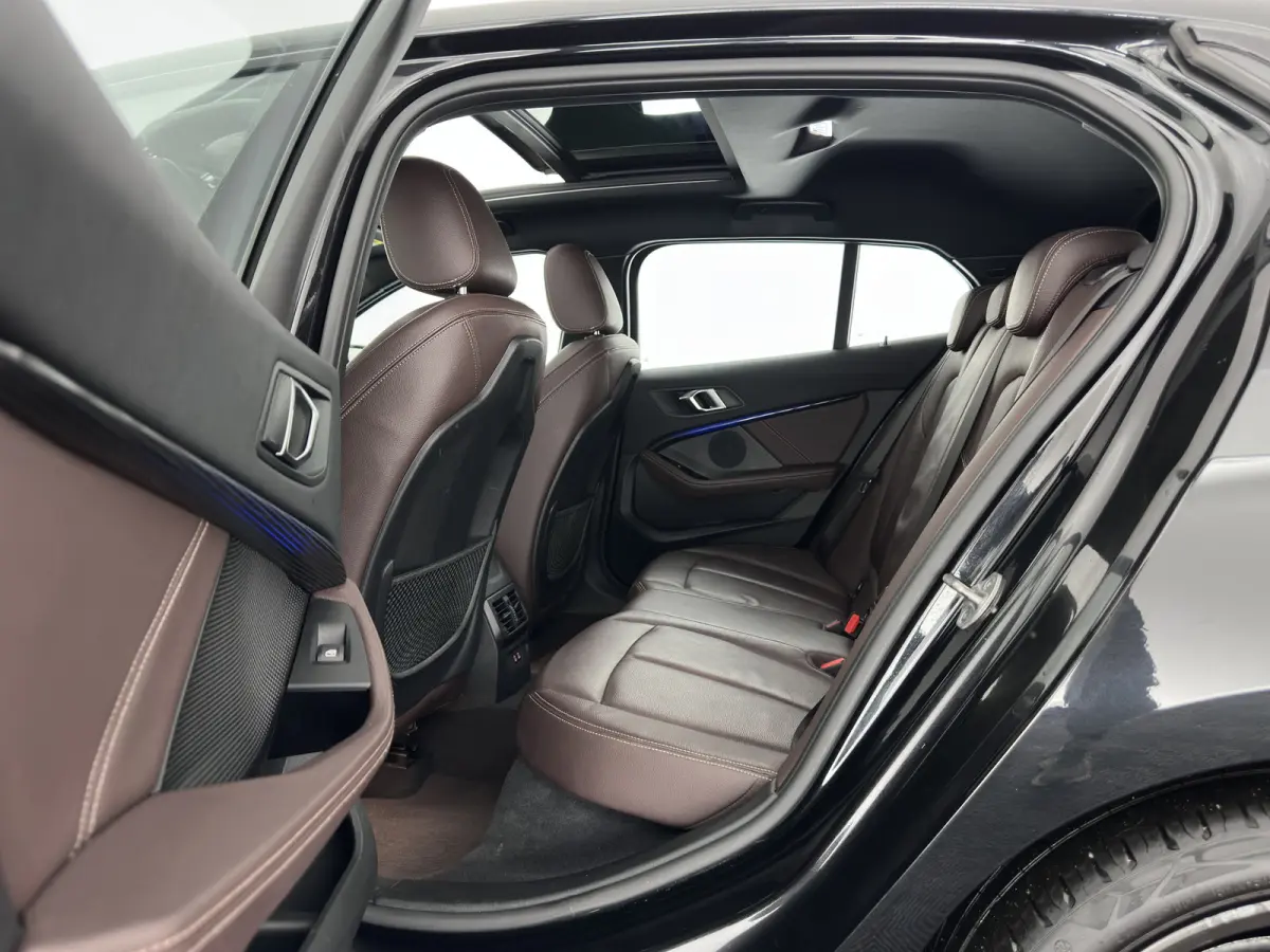 118i High Executive Edition (INCL-BTW) Aut.*M-SPORT-CUPSEATS | PANO | FULL-LED | DIGI-COCKPIT | HIFI-SOUND | CAMERA | NAVI-FULLMAP | AMBIENTLIGHT | PRIVACY-GLASS | ECC | CARBON-INLAY | PDC |