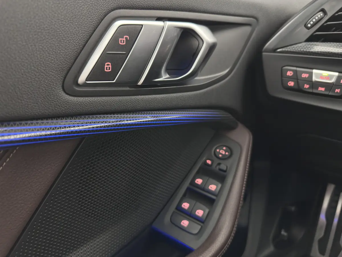 118i High Executive Edition (INCL-BTW) Aut.*M-SPORT-CUPSEATS | PANO | FULL-LED | DIGI-COCKPIT | HIFI-SOUND | CAMERA | NAVI-FULLMAP | AMBIENTLIGHT | PRIVACY-GLASS | ECC | CARBON-INLAY | PDC |