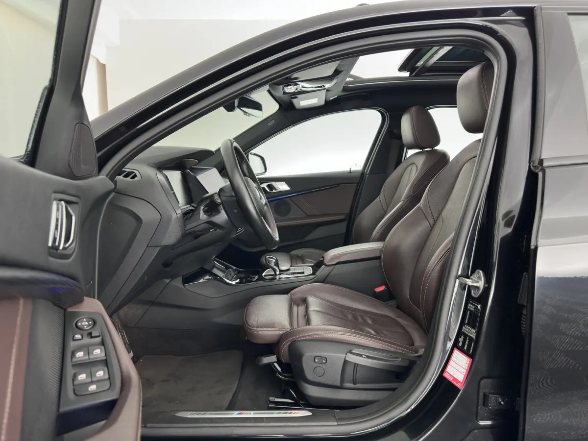 118i High Executive Edition (INCL-BTW) Aut.*M-SPORT-CUPSEATS | PANO | FULL-LED | DIGI-COCKPIT | HIFI-SOUND | CAMERA | NAVI-FULLMAP | AMBIENTLIGHT | PRIVACY-GLASS | ECC | CARBON-INLAY | PDC |