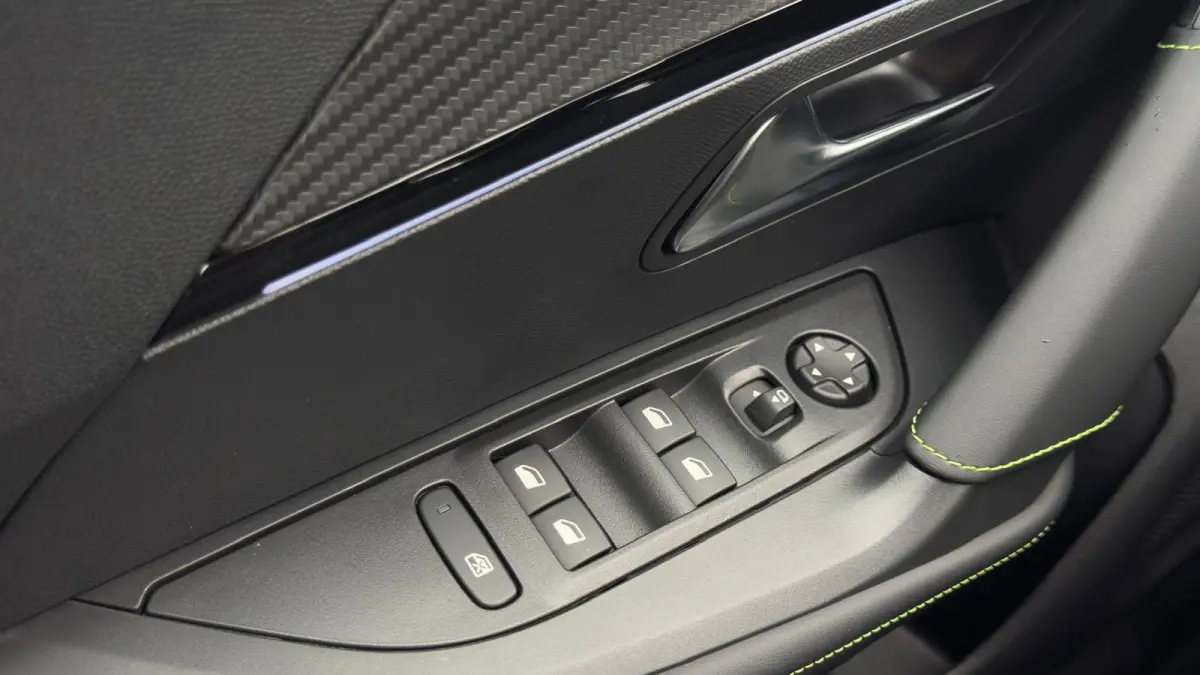 GT | Active Safety Brake met camera en radar (automatisch noodremsysteem) met Distance Alert (waarschuwing dreigende aanrijding) | Advanced Active Safety Brake met camera en radar | Climate 