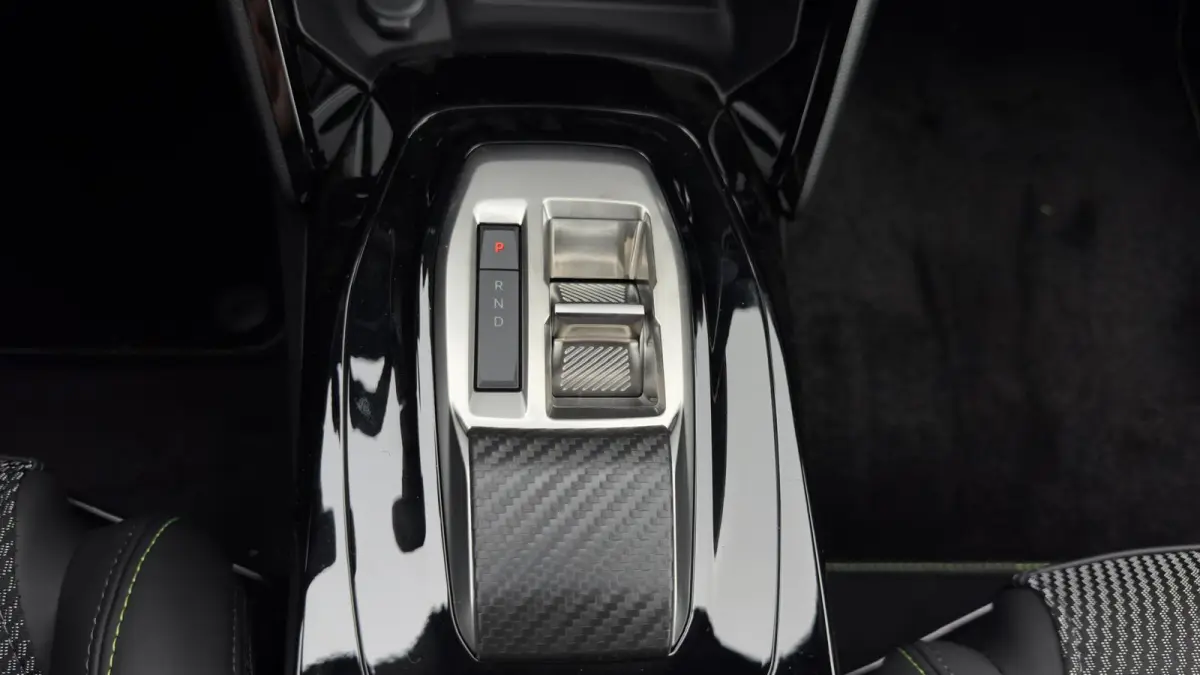 GT | Active Safety Brake met camera en radar (automatisch noodremsysteem) met Distance Alert (waarschuwing dreigende aanrijding) | Advanced Active Safety Brake met camera en radar | Climate 