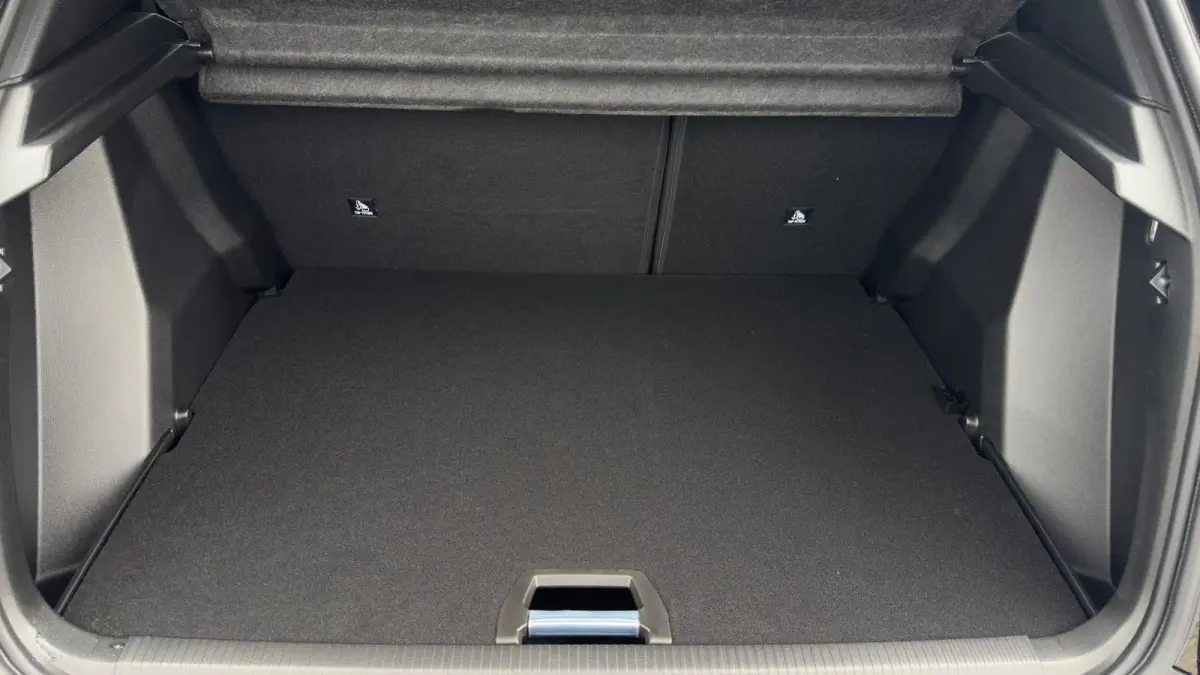 GT | Active Safety Brake met camera en radar (automatisch noodremsysteem) met Distance Alert (waarschuwing dreigende aanrijding) | Advanced Active Safety Brake met camera en radar | Climate 